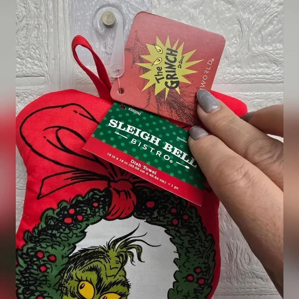Nwt The Grinch Christmas Wreath Kitchen Hand Towel